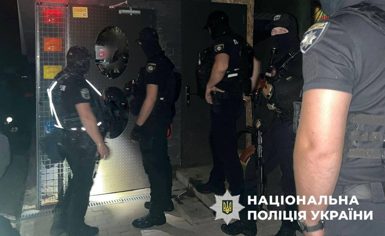 У Києві 13 учасників гей-вечірки доставили до ТЦК після поліцейського рейду